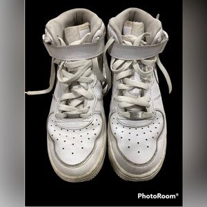 NIKE woman size 7 Air Force high tops! Still in great condition!